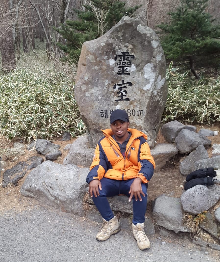 Chaambwa Siachiwena en Mount Hallasan, Jeju Island, Corea del Sur.