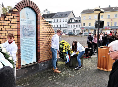 Youth lay wreaths before the memorial sign where a synagogue was destroyed in the pogrom of 1938. Photo: J. Nelson Kraybill