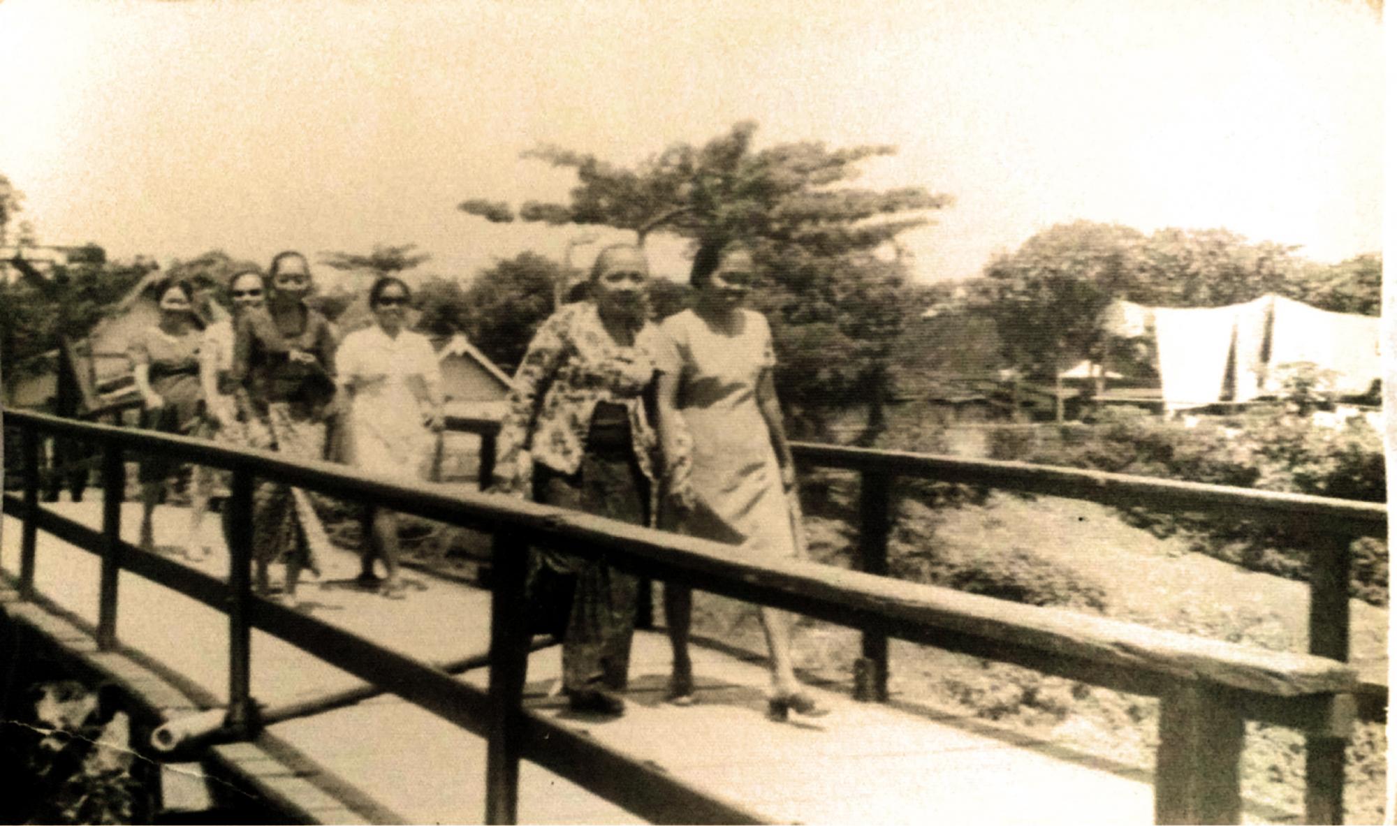 Des membres de l’église allant au culte au début des années 1970. Photos offertes par la GKMI.